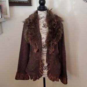 Sweater with real fur collar